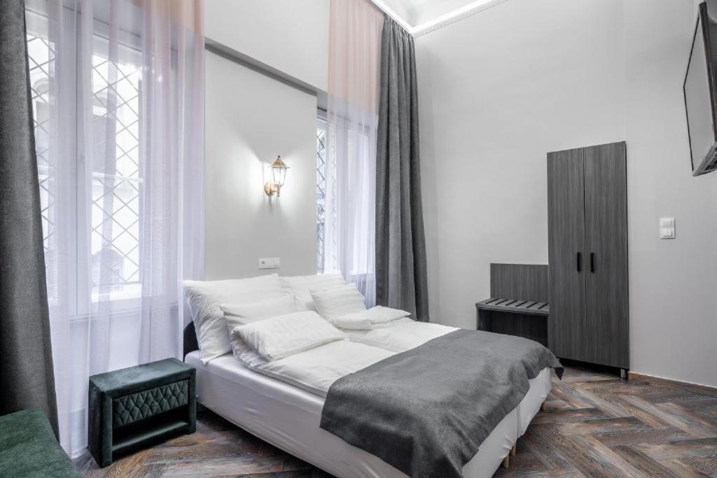 Budapest Marvelous Apartment In Andrassy Boulevard ภายนอก รูปภาพ